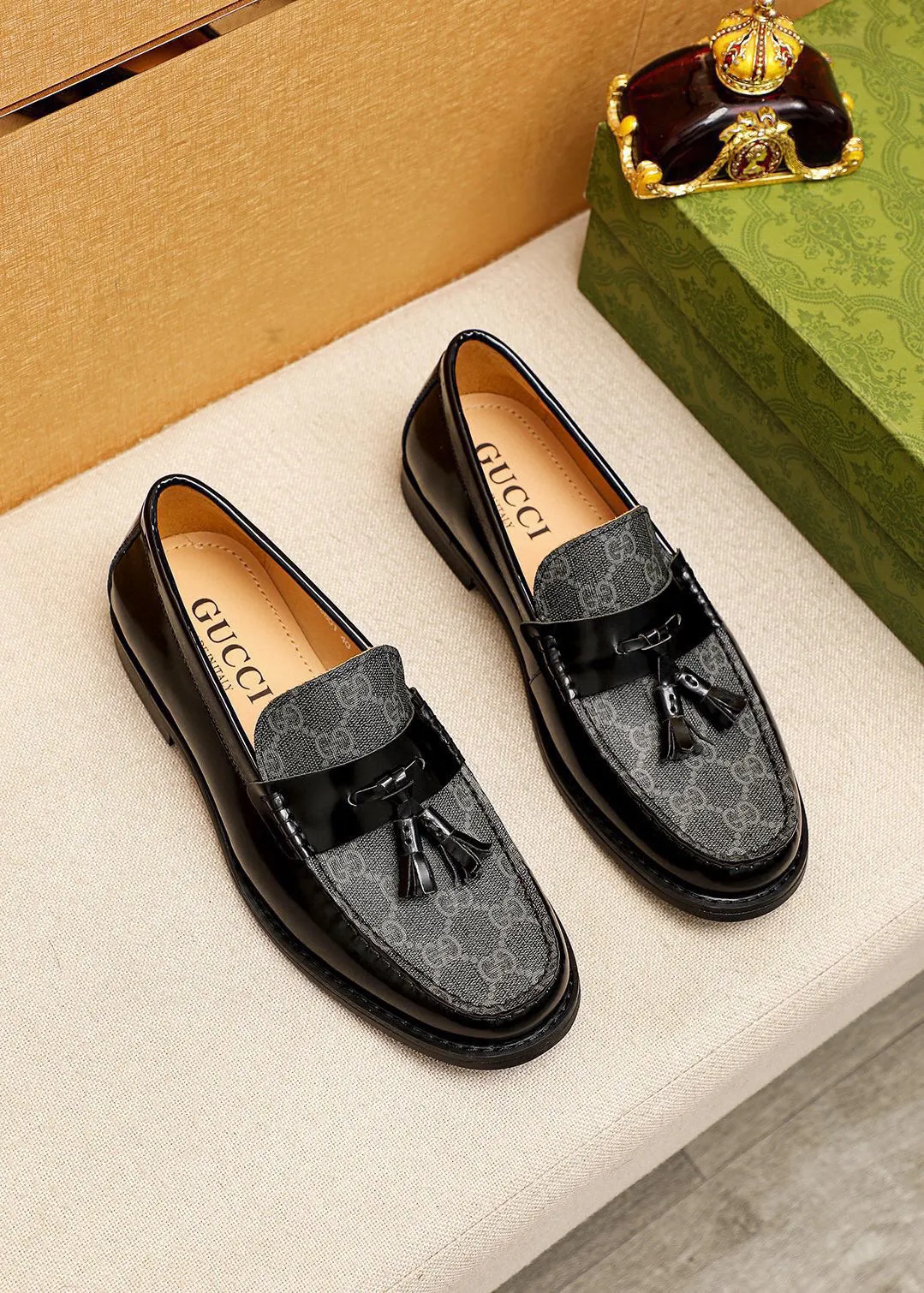 Men's shoes 💰480 💐 Product trademark: GUCCI "Gucci" casual leather shoes Regular size: 38-44 (45🉑️customized) Product materials: Selected imported first-layer open-edge beaded cowhide leather upper + luxury hardware buckle, imported water-dyed cowhide leather lining. Strong three-dimensional visual effect, combined outsole Color: 3⃣️colors available